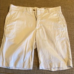 Size 32 Vineyard Vine Khaki Shorts (Hardly Worn)